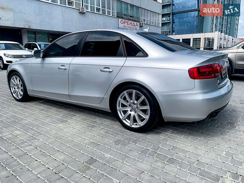 Седан Audi A4 2010 в 