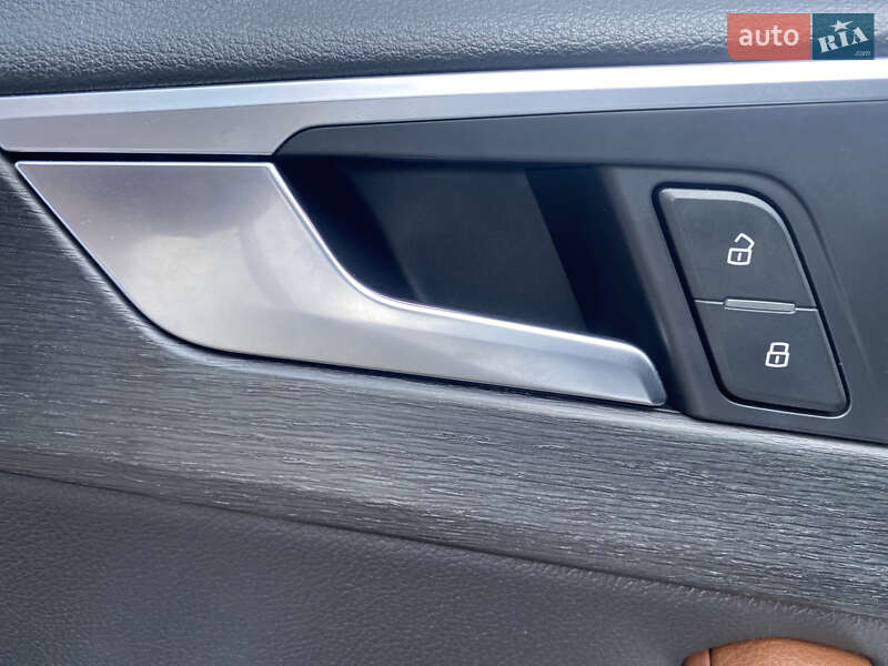 Седан Audi A4 2016 в Львове