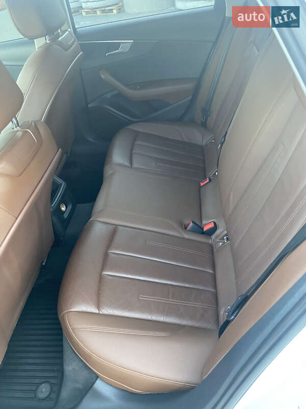 Седан Audi A4 2016 в Львове