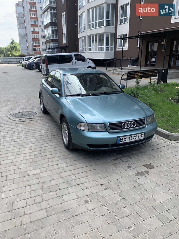 Седан Audi A4 1998 в 