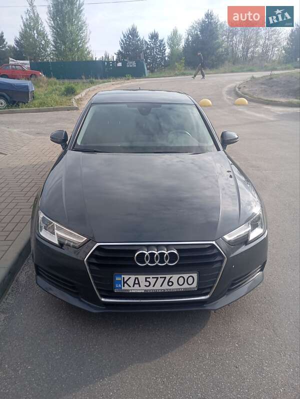 Седан Audi A4 2018 в Буче