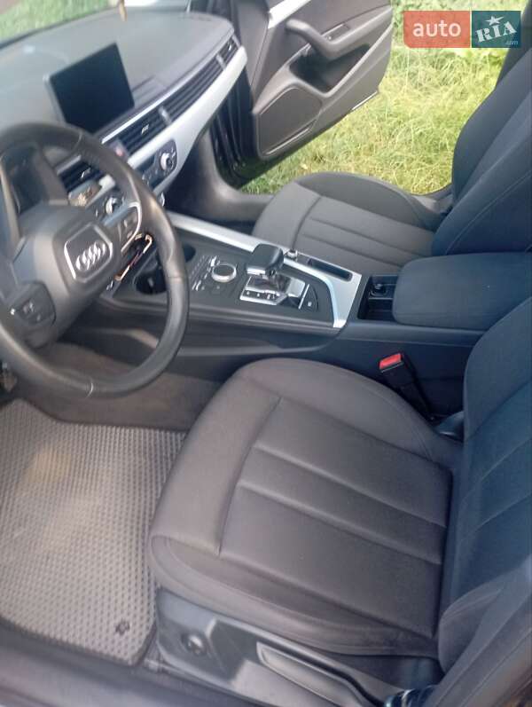 Седан Audi A4 2018 в Буче