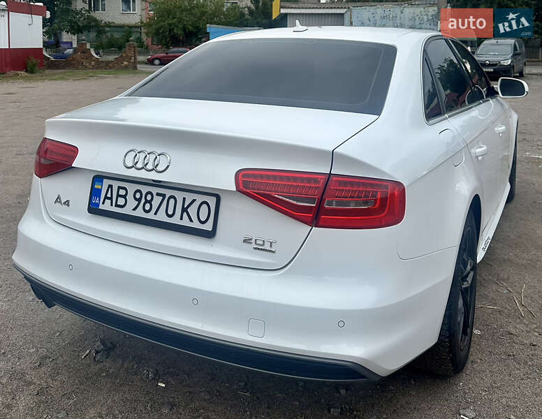 Седан Audi A4 2014 в Тростянце