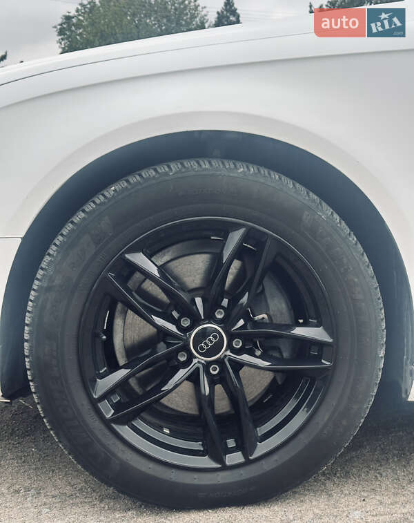 Седан Audi A4 2014 в Тростянце