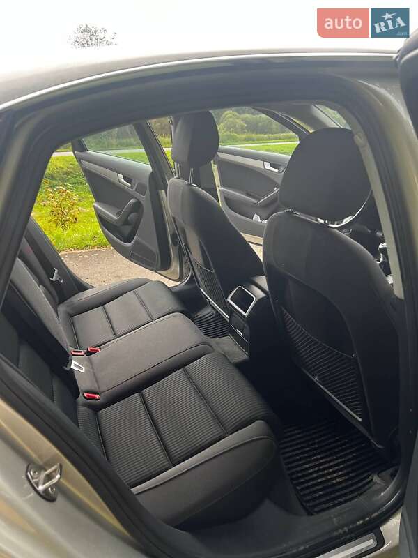 Седан Audi A4 2014 в Львове