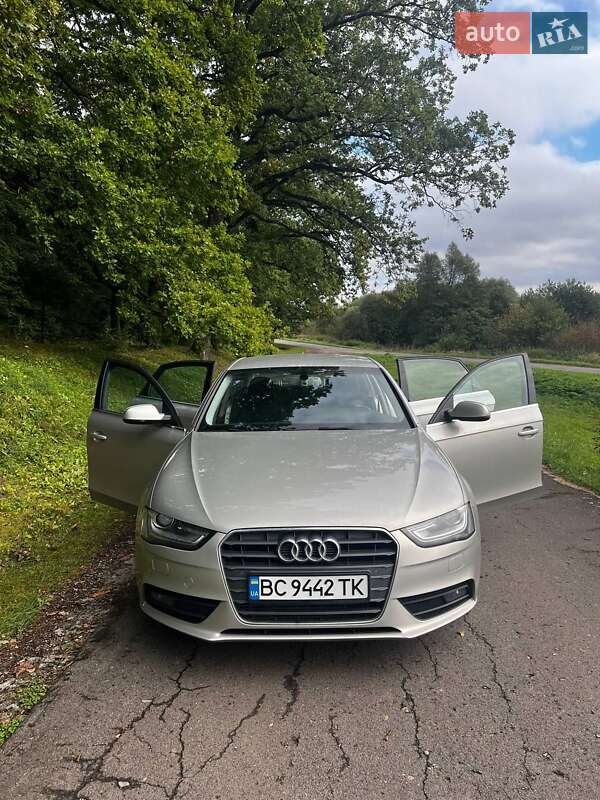 Седан Audi A4 2014 в Львове