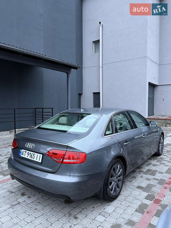 Седан Audi A4 2011 в Буковеле