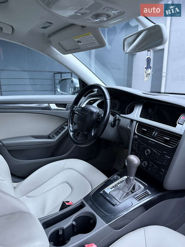 Седан Audi A4 2011 в Буковеле