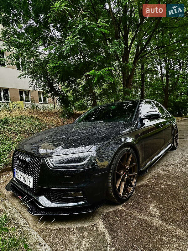 Седан Audi A4 2014 в Днепре