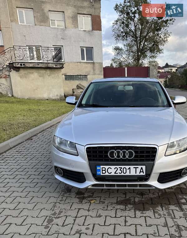 Седан Audi A4 2010 в Львове