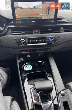 Седан Audi A4 2022 в 