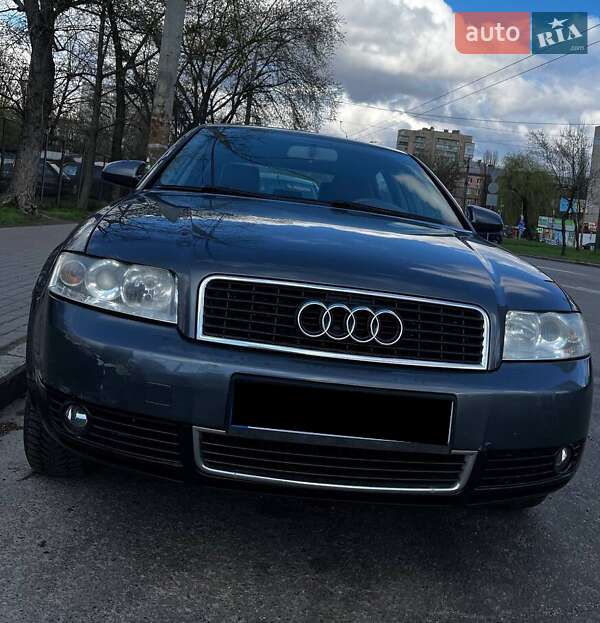 Седан Audi A4 2004 в 