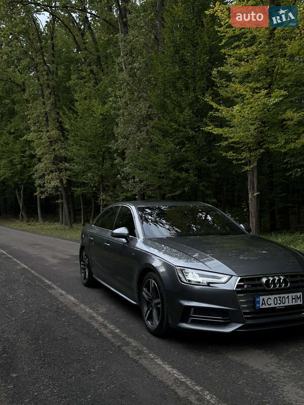 Седан Audi A4 2017 в Луцке