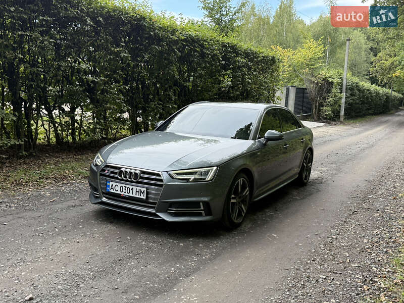 Седан Audi A4 2017 в Луцке