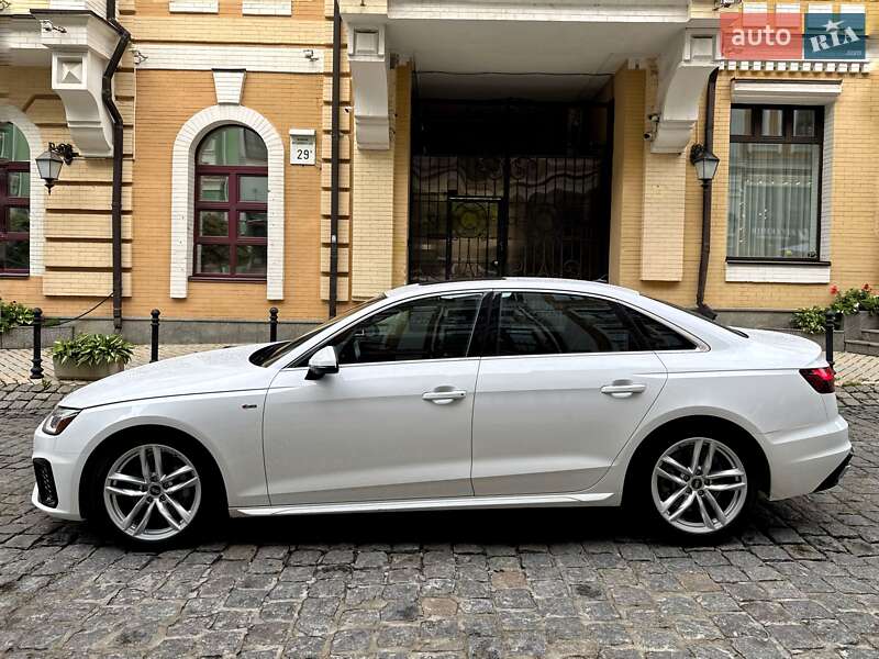 Седан Audi A4 2022 в Киеве