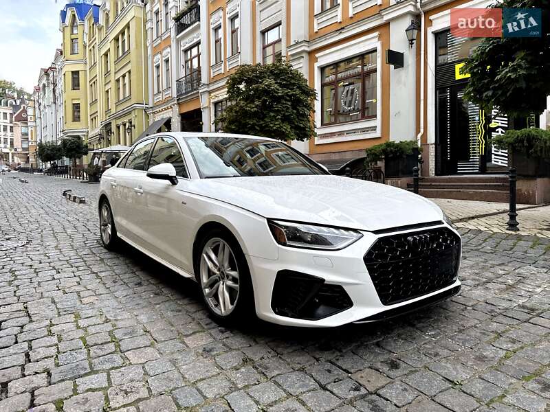 Седан Audi A4 2022 в Киеве