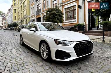 Седан Audi A4 2022 в 