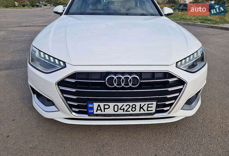 Седан Audi A4 2019 в 