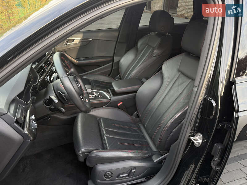 Седан Audi A4 2017 в Луцке
