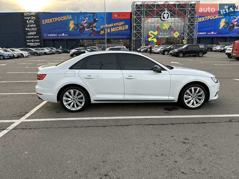 Седан Audi A4 2017 в Киеве
