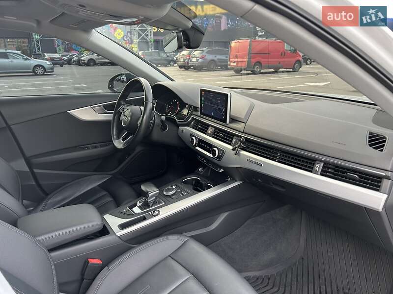 Седан Audi A4 2017 в Киеве