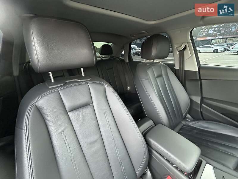 Седан Audi A4 2017 в Киеве