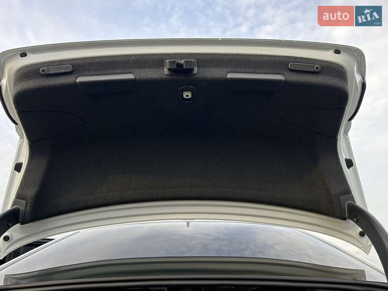 Седан Audi A4 2017 в Киеве