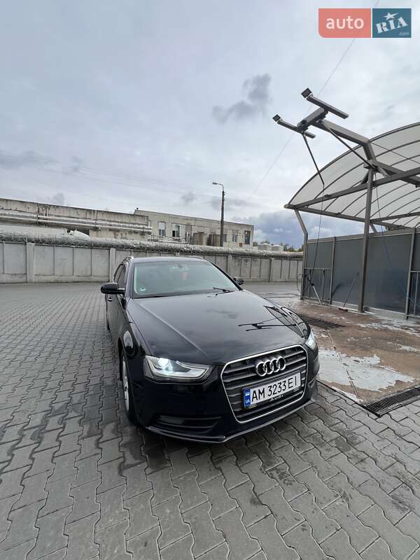 Универсал Audi A4 2012 в 