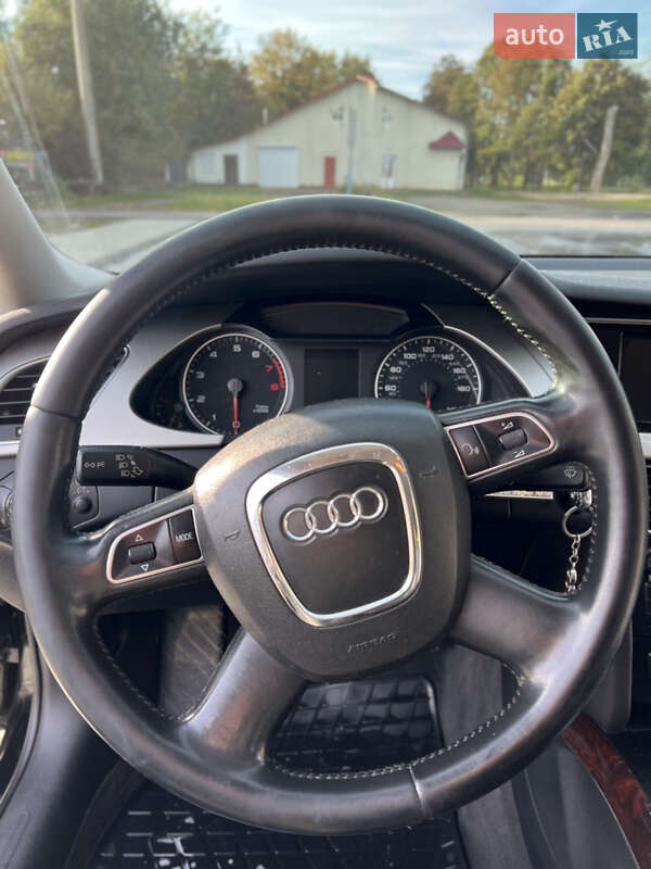 Седан Audi A4 2010 в Стрые