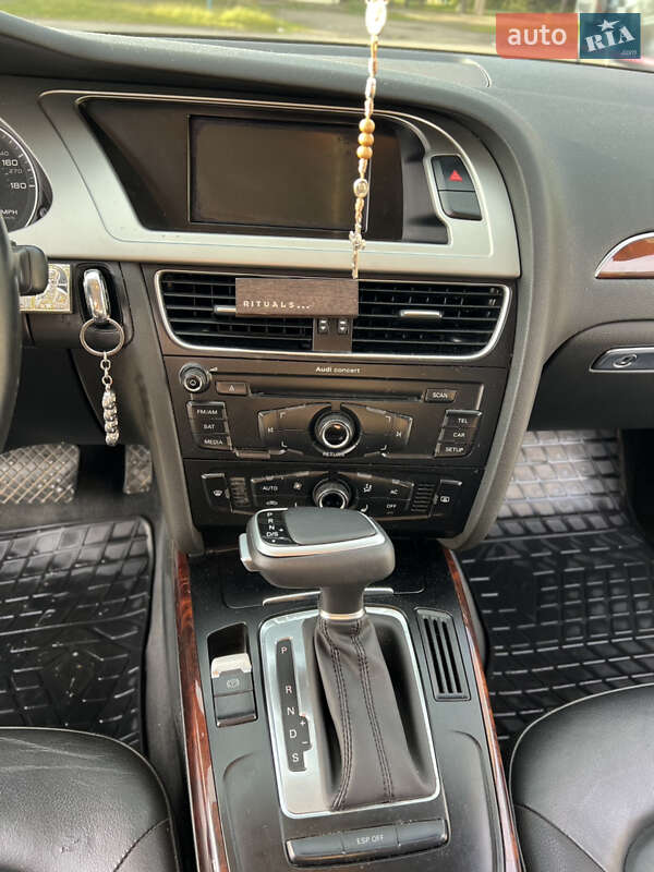 Седан Audi A4 2010 в Стрые