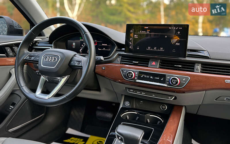 Седан Audi A4 2022 в Львове