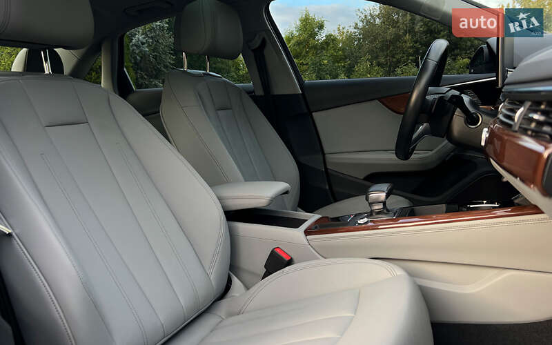 Седан Audi A4 2022 в Львове