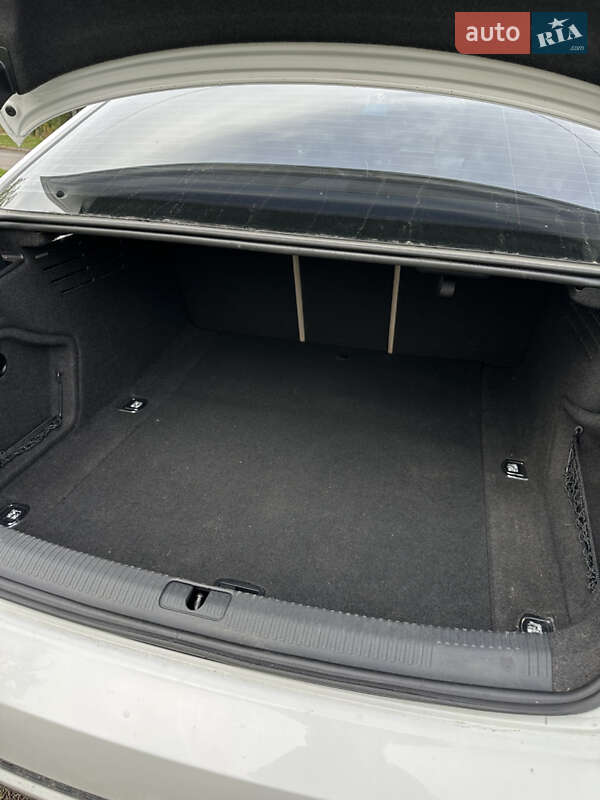 Седан Audi A4 2018 в Луцке