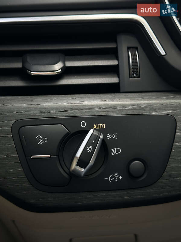 Седан Audi A4 2018 в Луцке