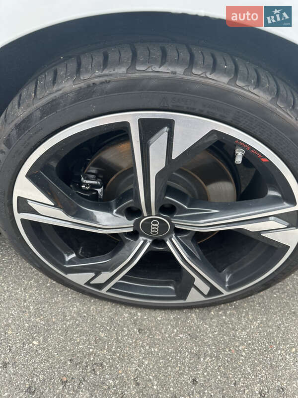 Седан Audi A4 2022 в Киеве