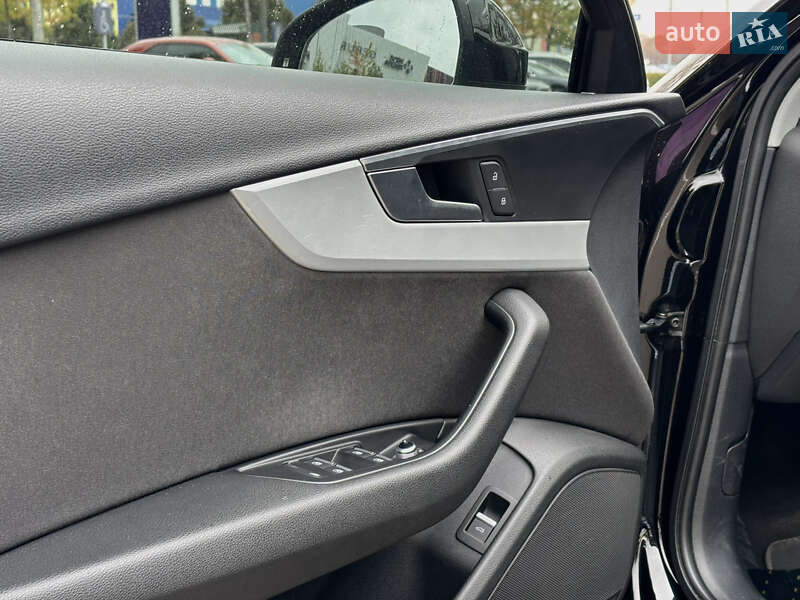 Универсал Audi A4 2017 в Киеве