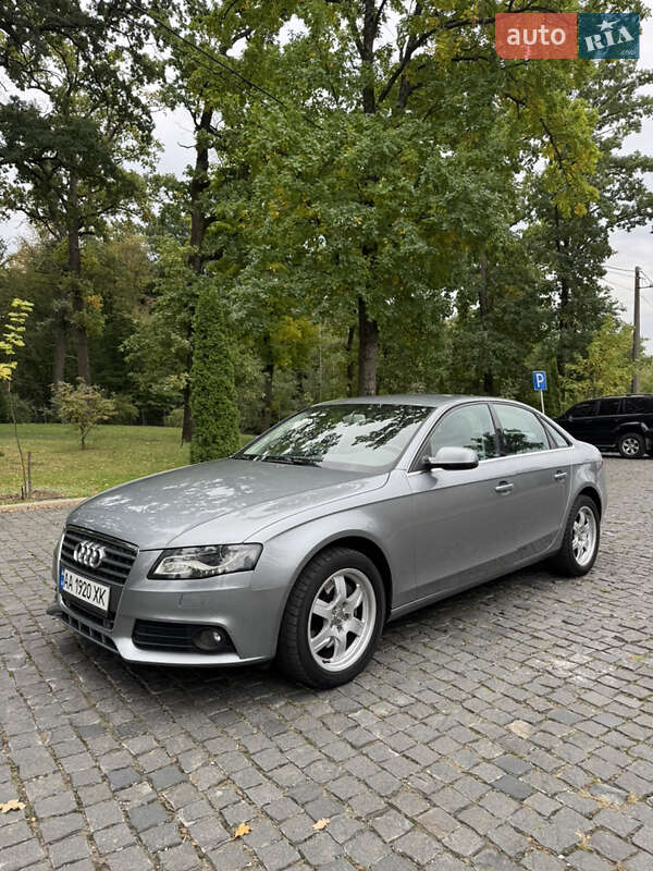 Седан Audi A4 2010 в Киеве