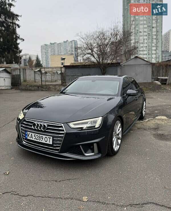 Седан Audi A4 2019 в 