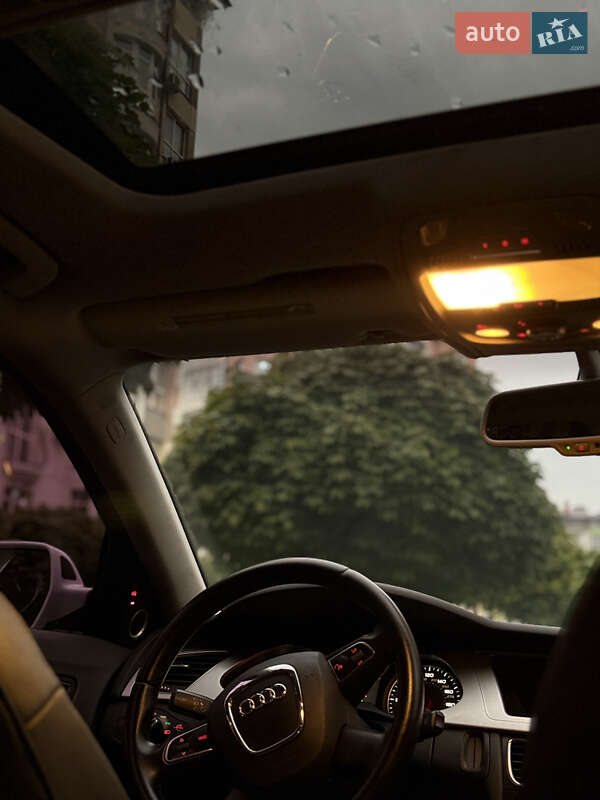 Седан Audi A4 2012 в Ивано-Франковске