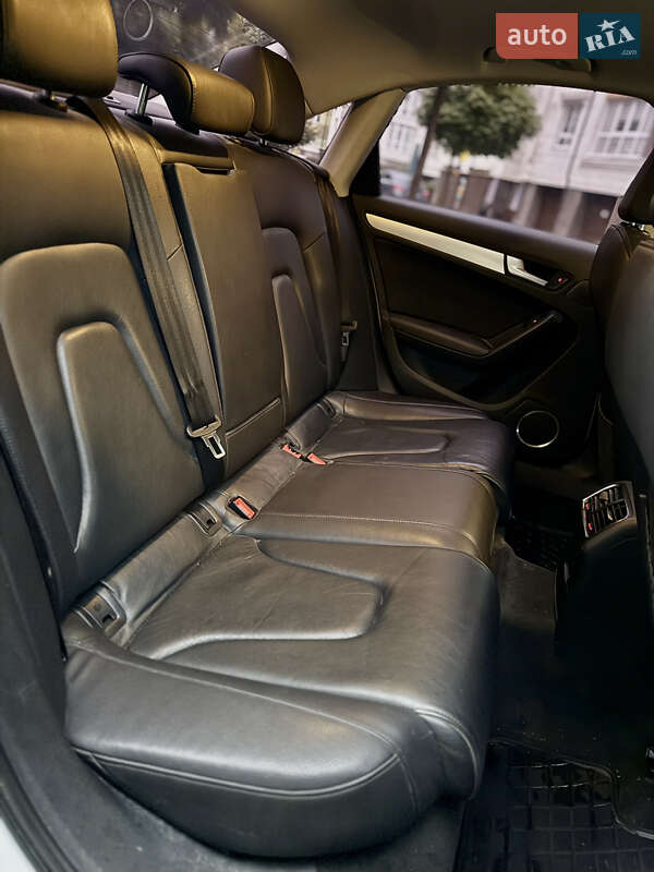 Седан Audi A4 2012 в Ивано-Франковске