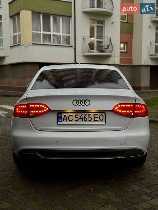 Седан Audi A4 2012 в Ивано-Франковске
