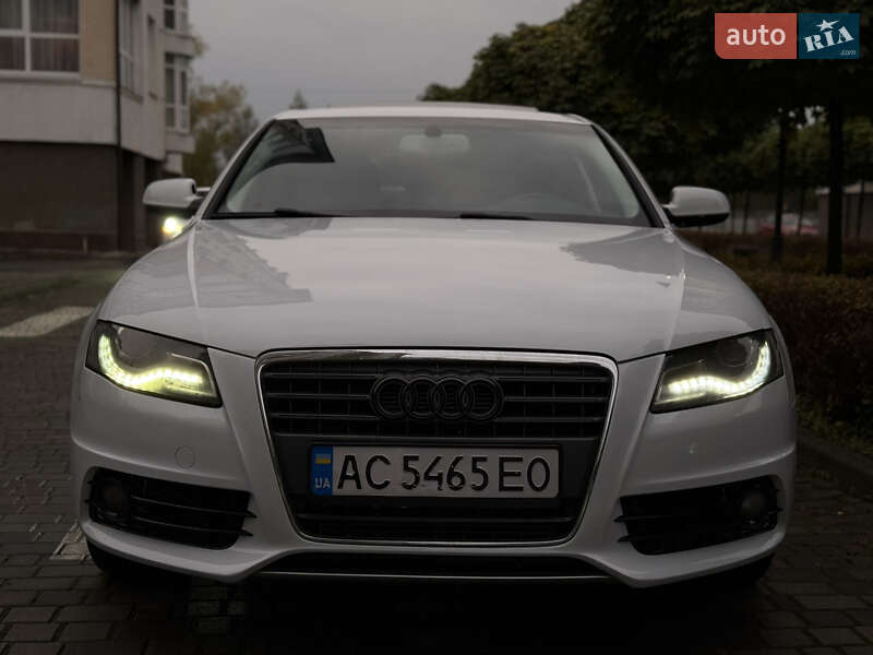 Седан Audi A4 2012 в Ивано-Франковске