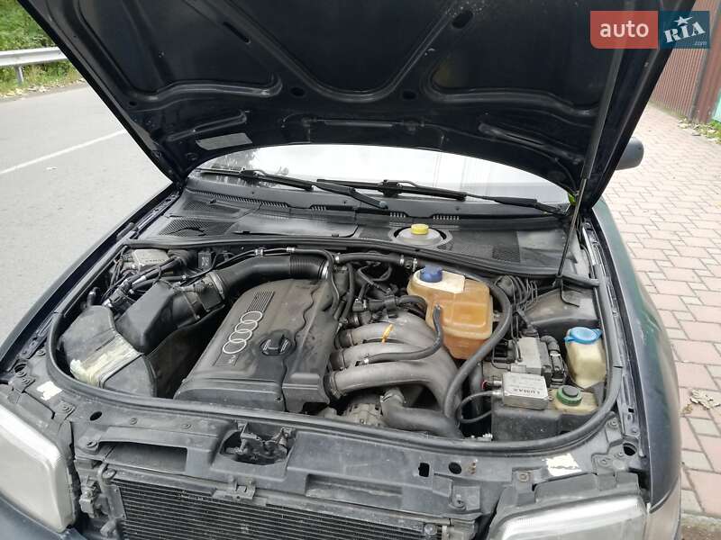 Седан Audi A4 1995 в Рахове