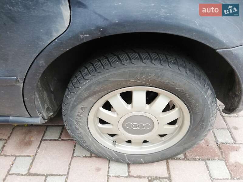Седан Audi A4 1995 в Рахове