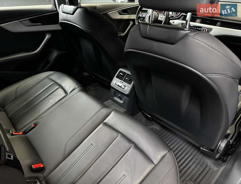 Седан Audi A4 2020 в Киеве