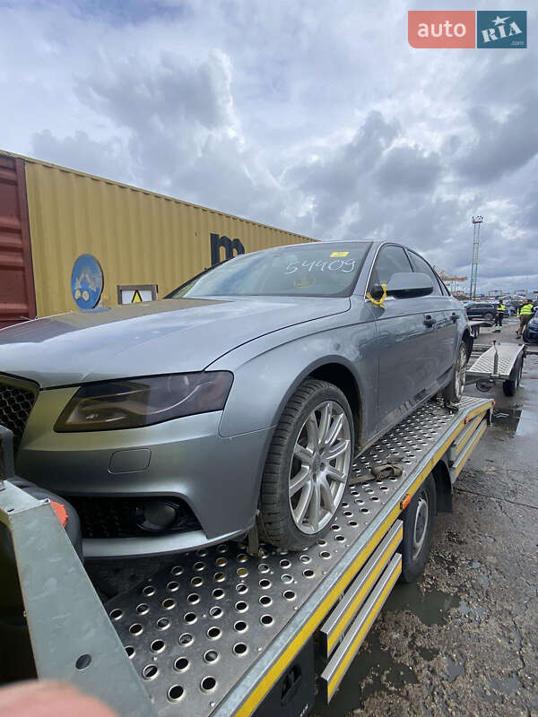 Седан Audi A4 2011 в Ровно