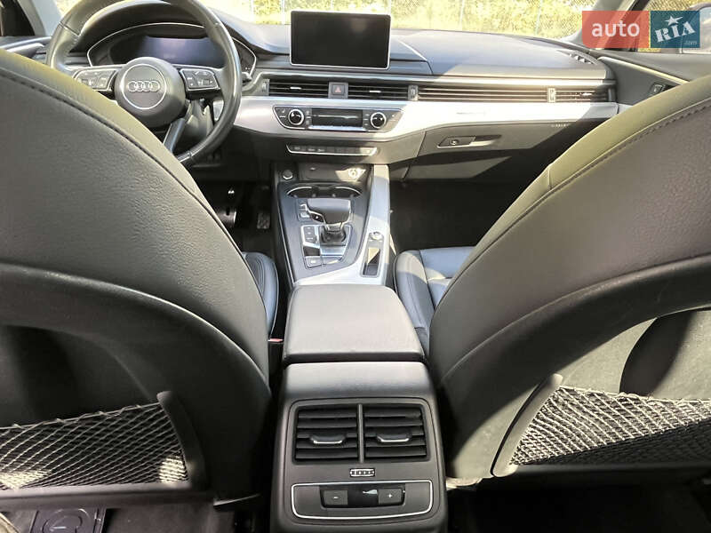 Седан Audi A4 2018 в Львове