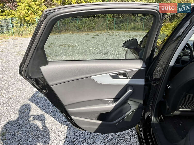 Седан Audi A4 2018 в Львове