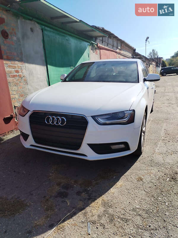 Седан Audi A4 2012 в 