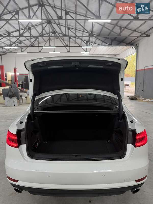 Седан Audi A4 2017 в Любомле